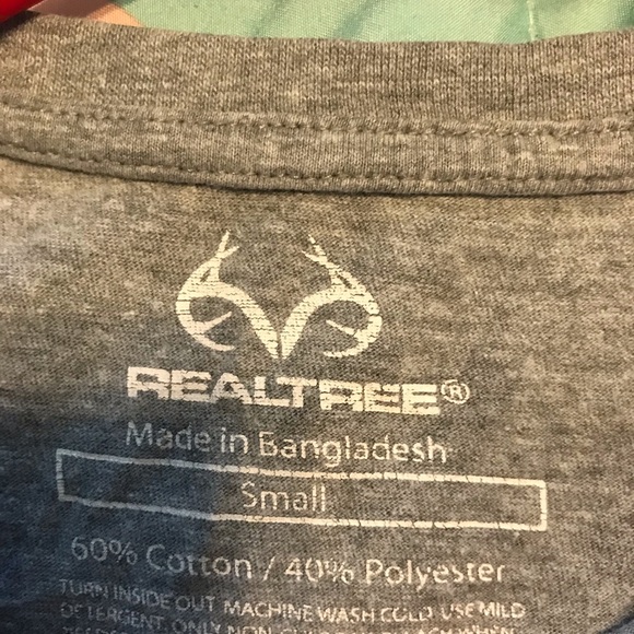 cropped realtree shirt. size S - Picture 3 of 3